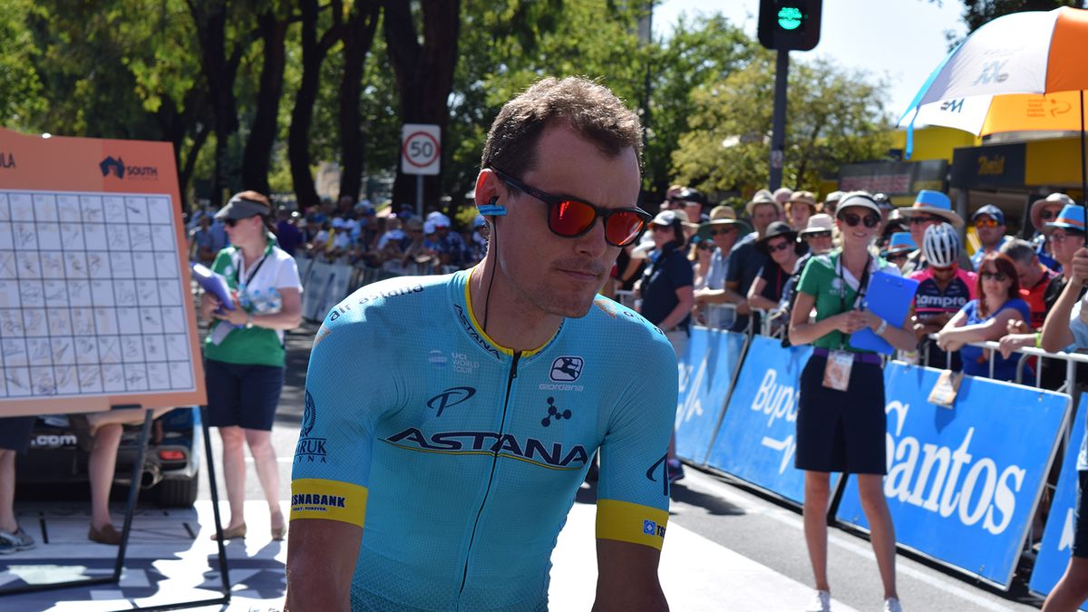 Luis Leon Sanchez wears Oakley Frogskins at the stage sign on
