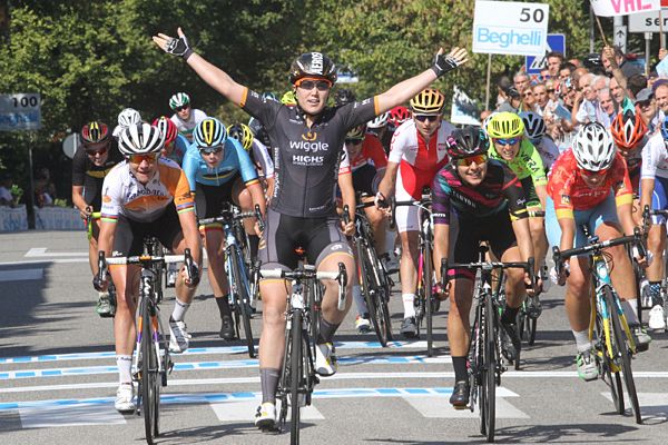Chloe Hosking (Wiggle High5) wins Gran Premio Bruno Beghelli Donne