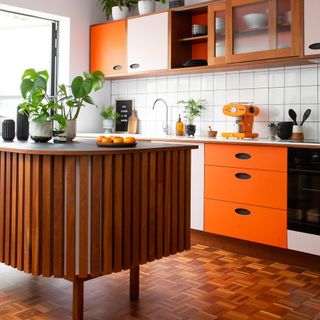 Wooden fluted kitchen island in 70s kitchen