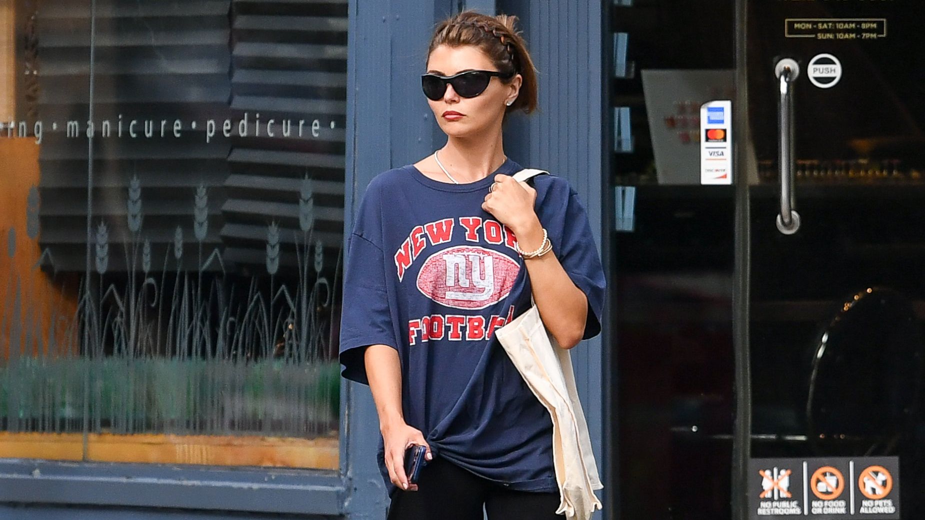 The It Girls Already Know: This Is the Shoe Color Trend to Wear With Black Pants This Fall