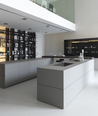 Kitchen in U-shape in grey