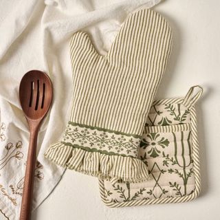 Magnolia Olive Pin Stripe Oven Mitt + Pot Holder Set