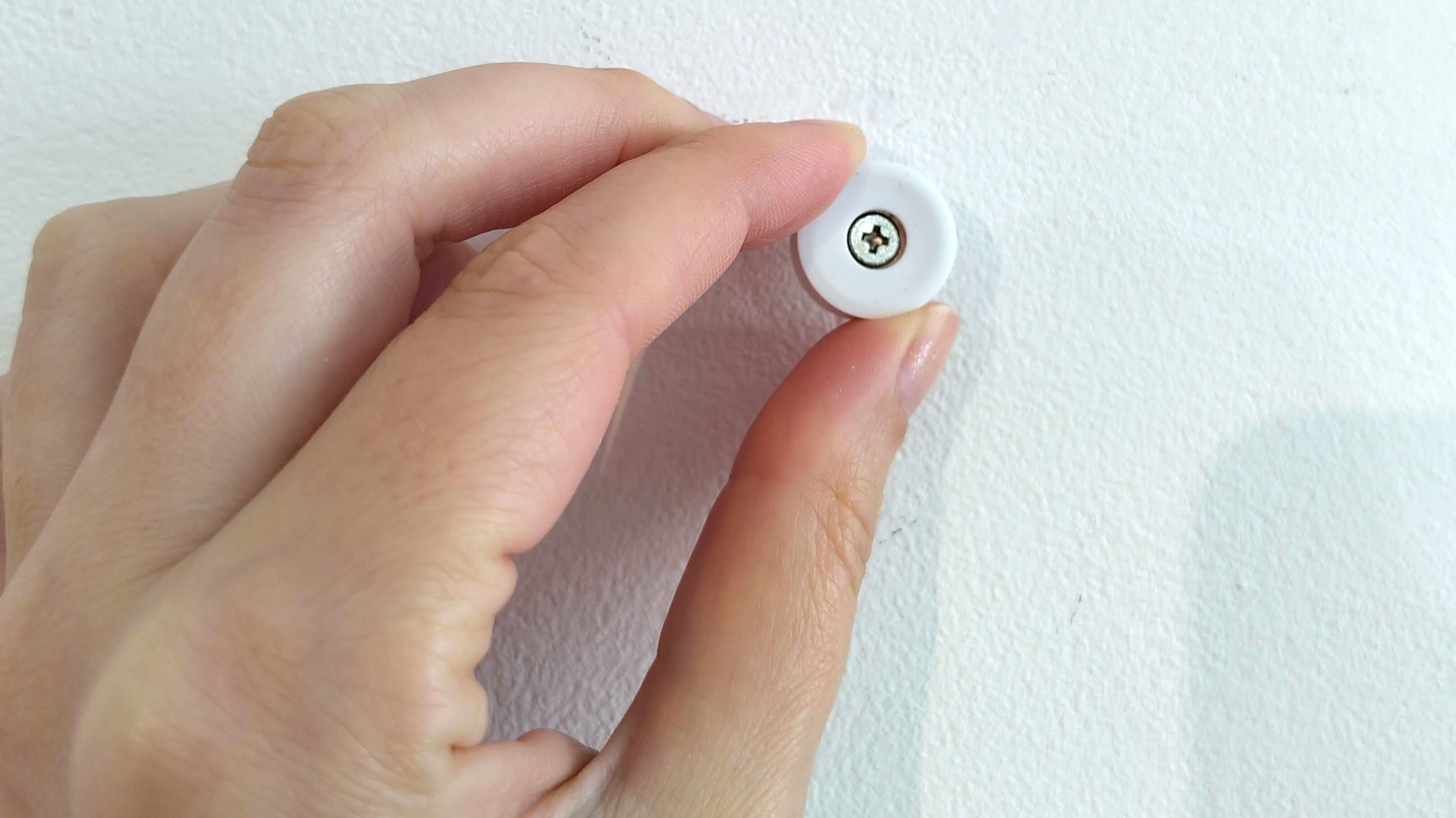 Installing mount for Philips Hue Motion Sensor on wall