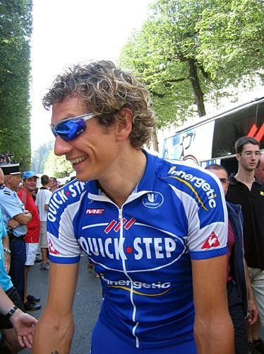 'Pippo' Pozzato does a little posing at the start