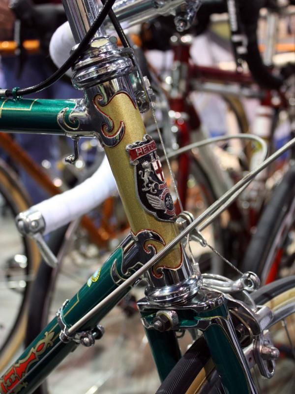 Spectrum Cycles took an old Hetchins and immaculately restored it to show quality.