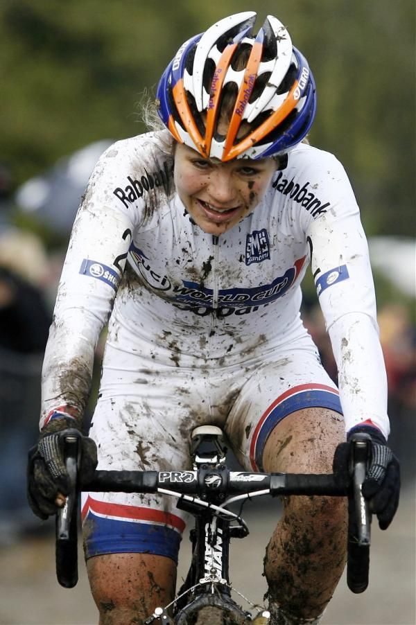 Sanne van Paassen lost her lead in the World Cup
