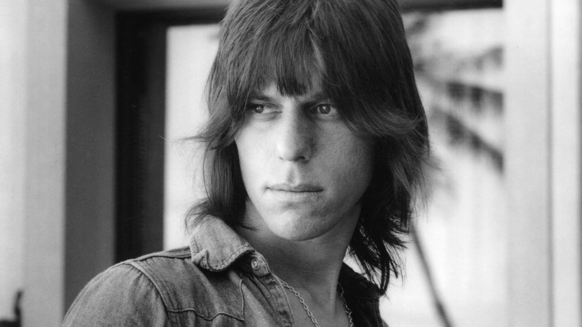 Remembering Jeff Beck With This Insightful Interview From the ‘Guitar ...