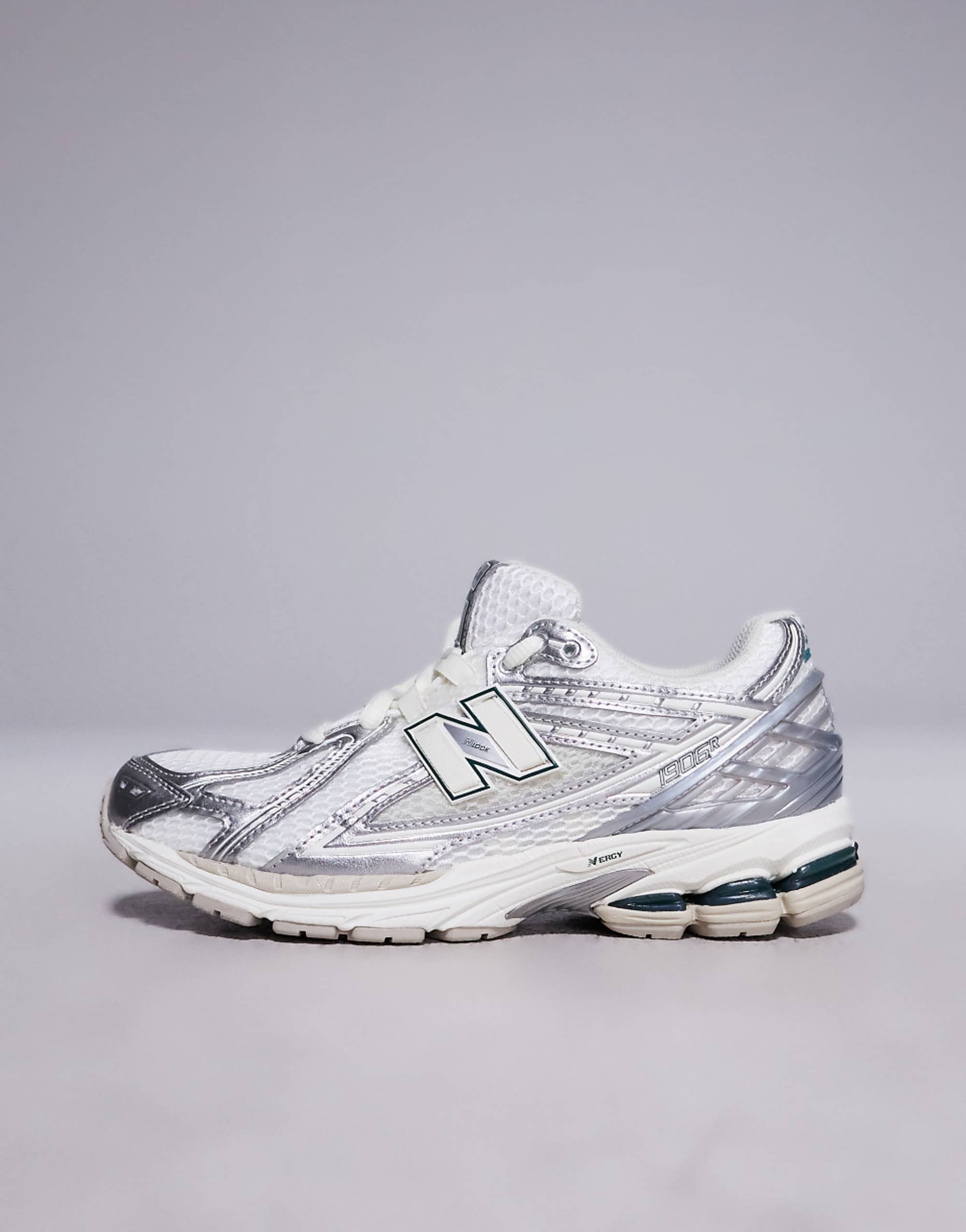 New Balance 1906 Trainers in Silver Metallic