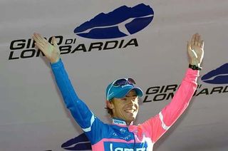 Italian Damiano Cunego (Lampre-Fondital) waves to a home crowd after winning the Giro di Lombardia.