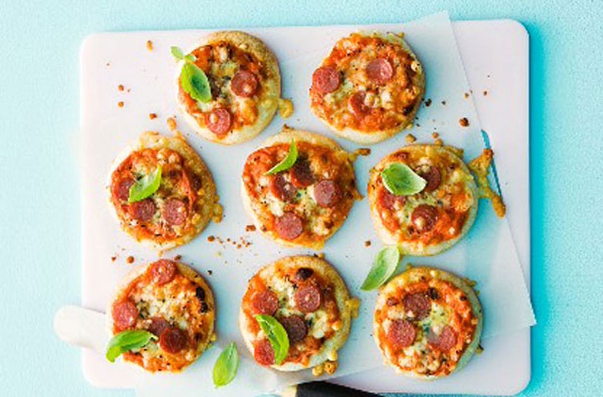 Mini salami pizzas | Lunch Recipes | GoodTo