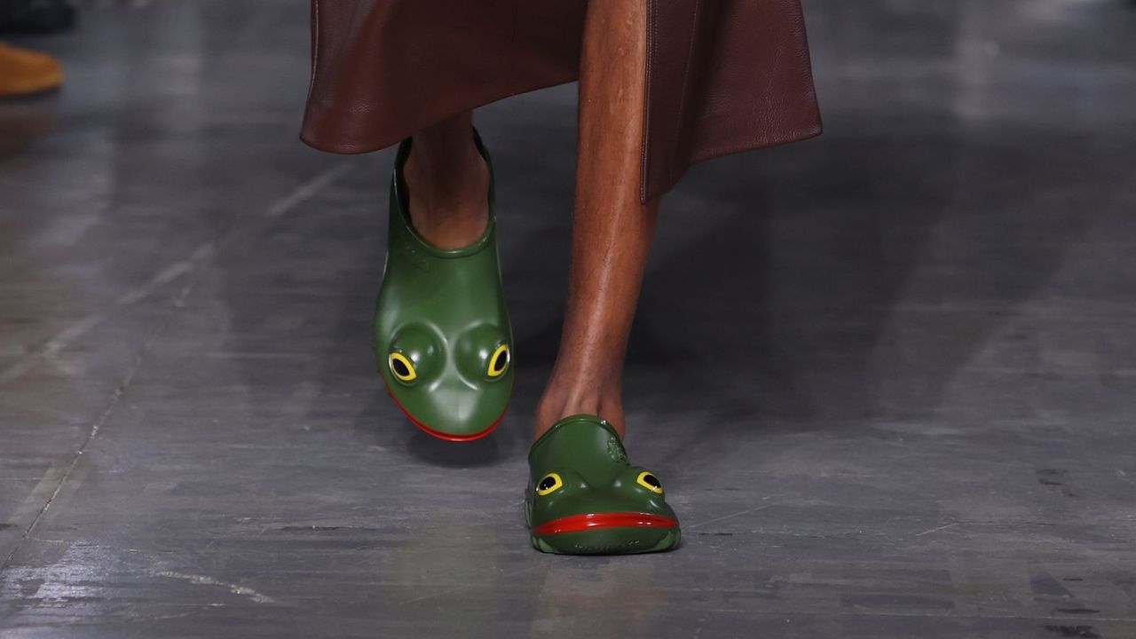 frog clogs worn by prince harry and prince william