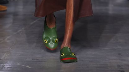 frog clogs worn by prince harry and prince william