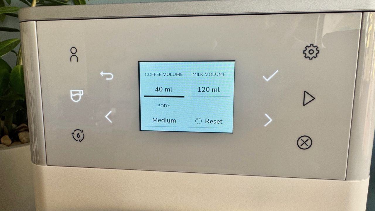 Coffee customization screen of KitchenAid KF3