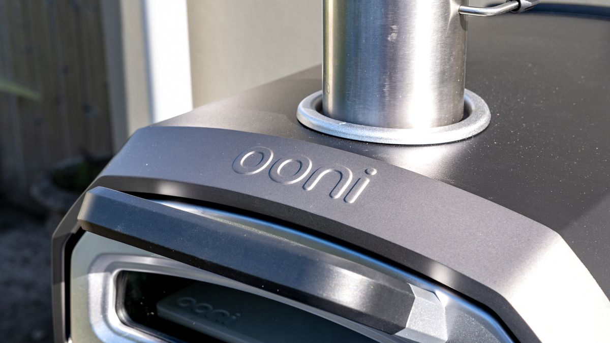 Ooni Karu 2 pizza oven front logo