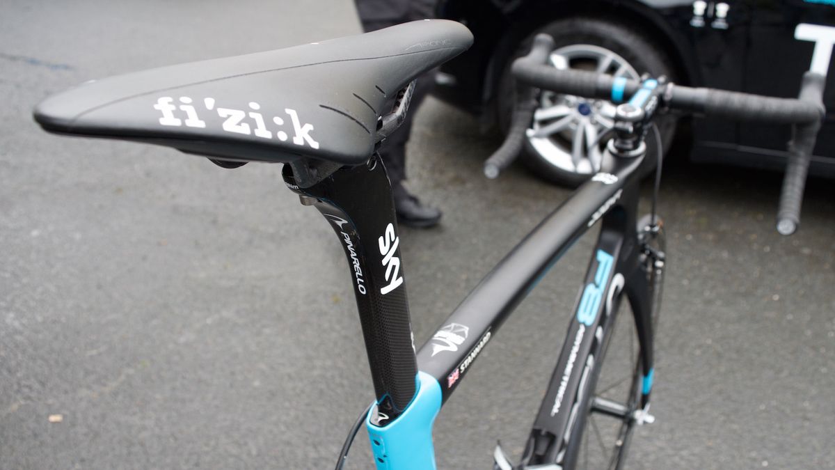 A look from behind of Ian Stannard's Pinarello Dogma F8