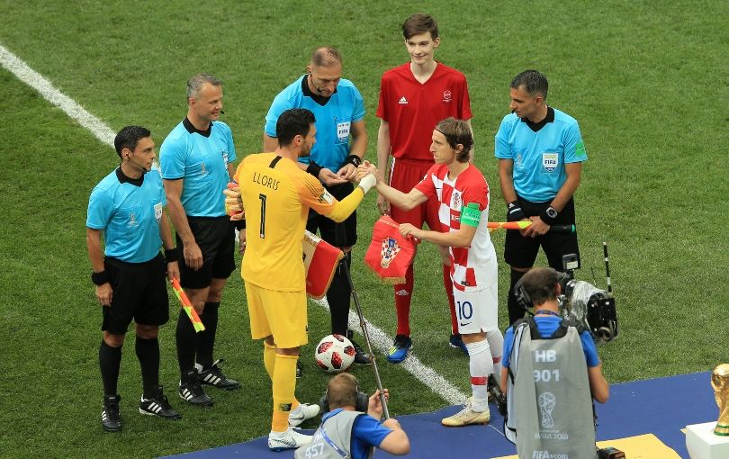 France&#039;s Hugo Lloris and Croatia&#039;s Luka Modric exchange pennants ahead of the 2018 World Cup final