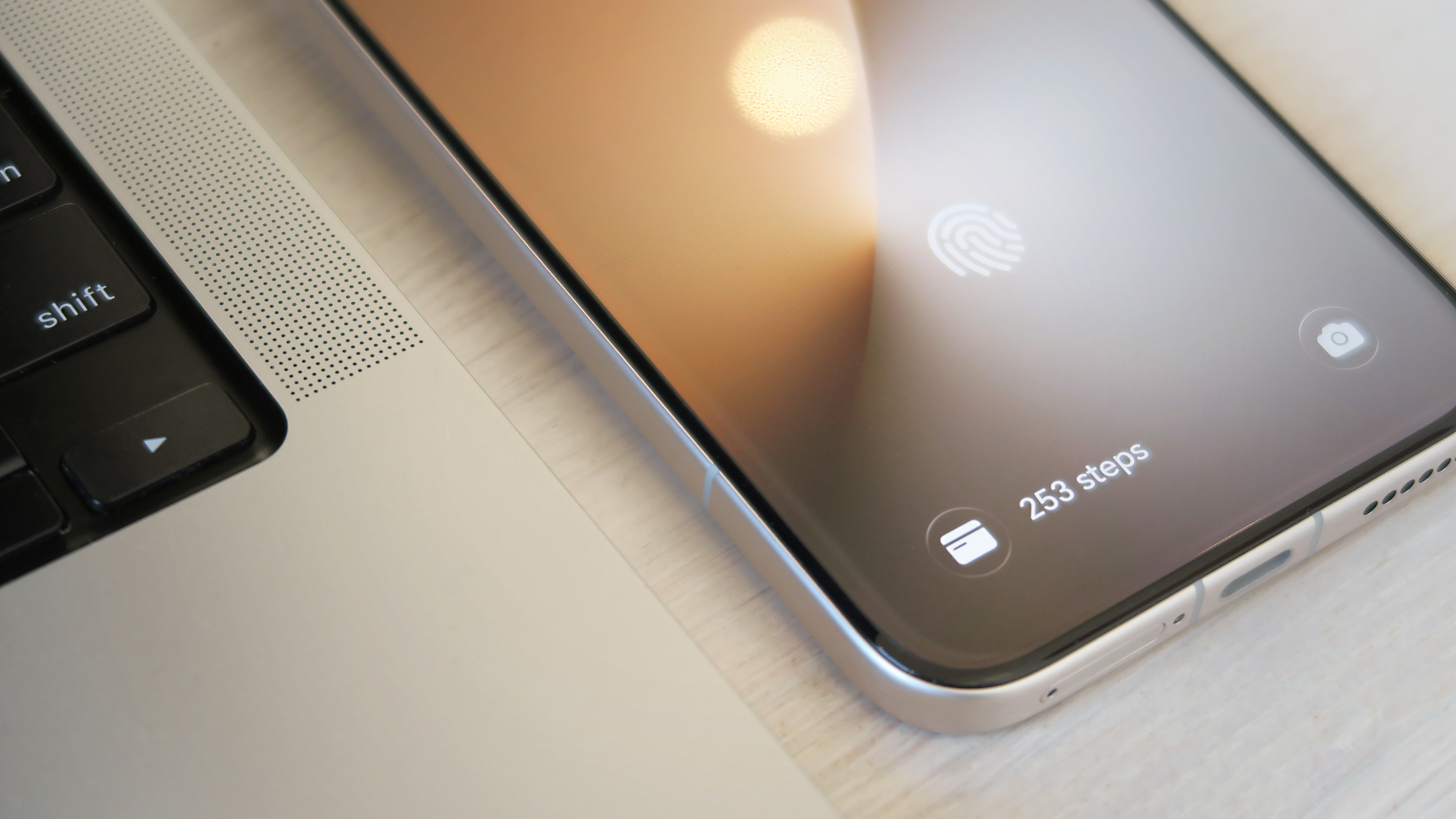 Honor Magic 8 Pro REVIEW T3 fingerprint closeup