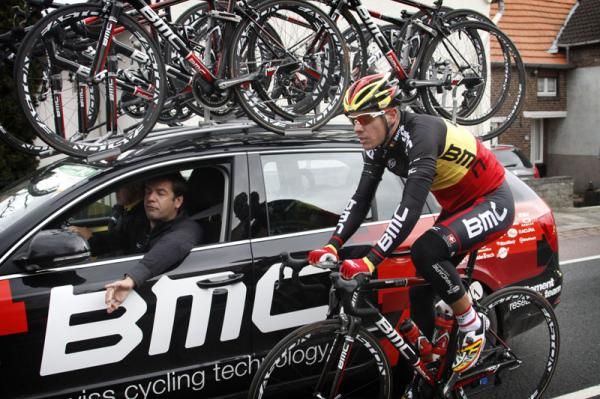 Philippe Gilbert (BMC Racing Team) goes back to the team car