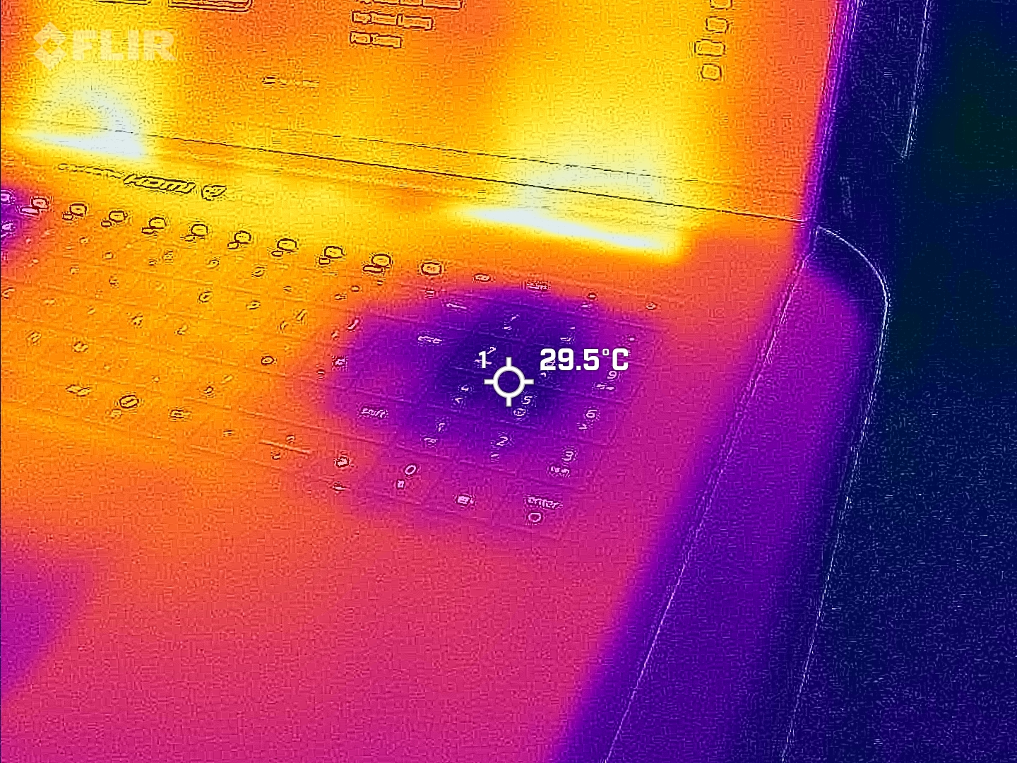 Razer Blade 18 (2025) tested under stress while benchmarking, photographed with a thermal camera.