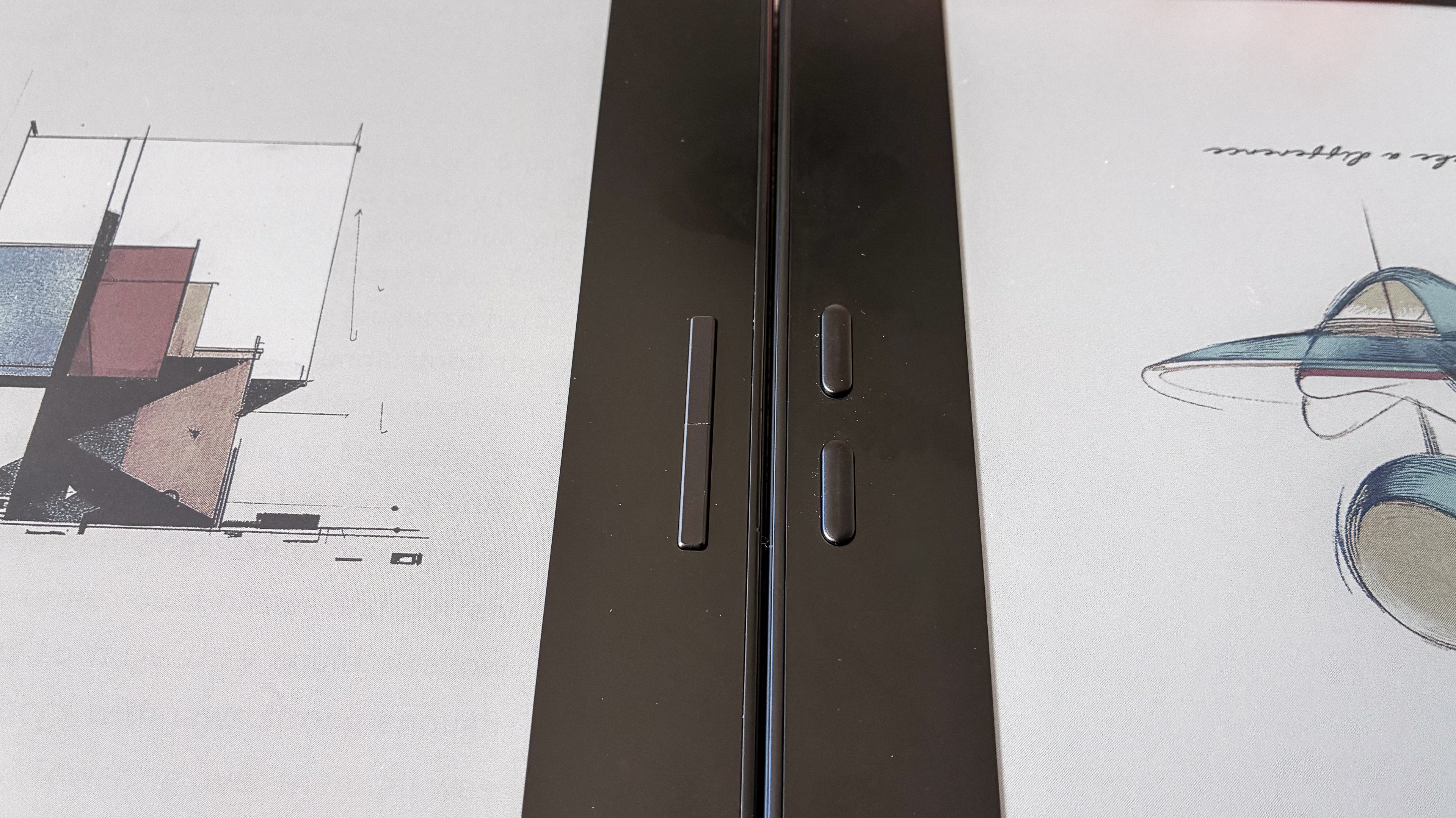 A side-by-side comparison of the page-turn buttons on the Boox Go Color 7 Gen II (left) and the Go Color 7 (right)