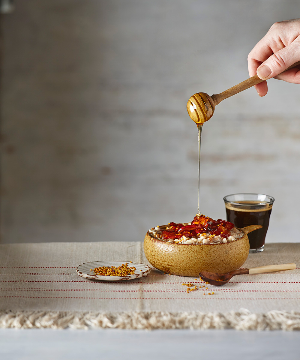 Honey recipe with muesli and fruit