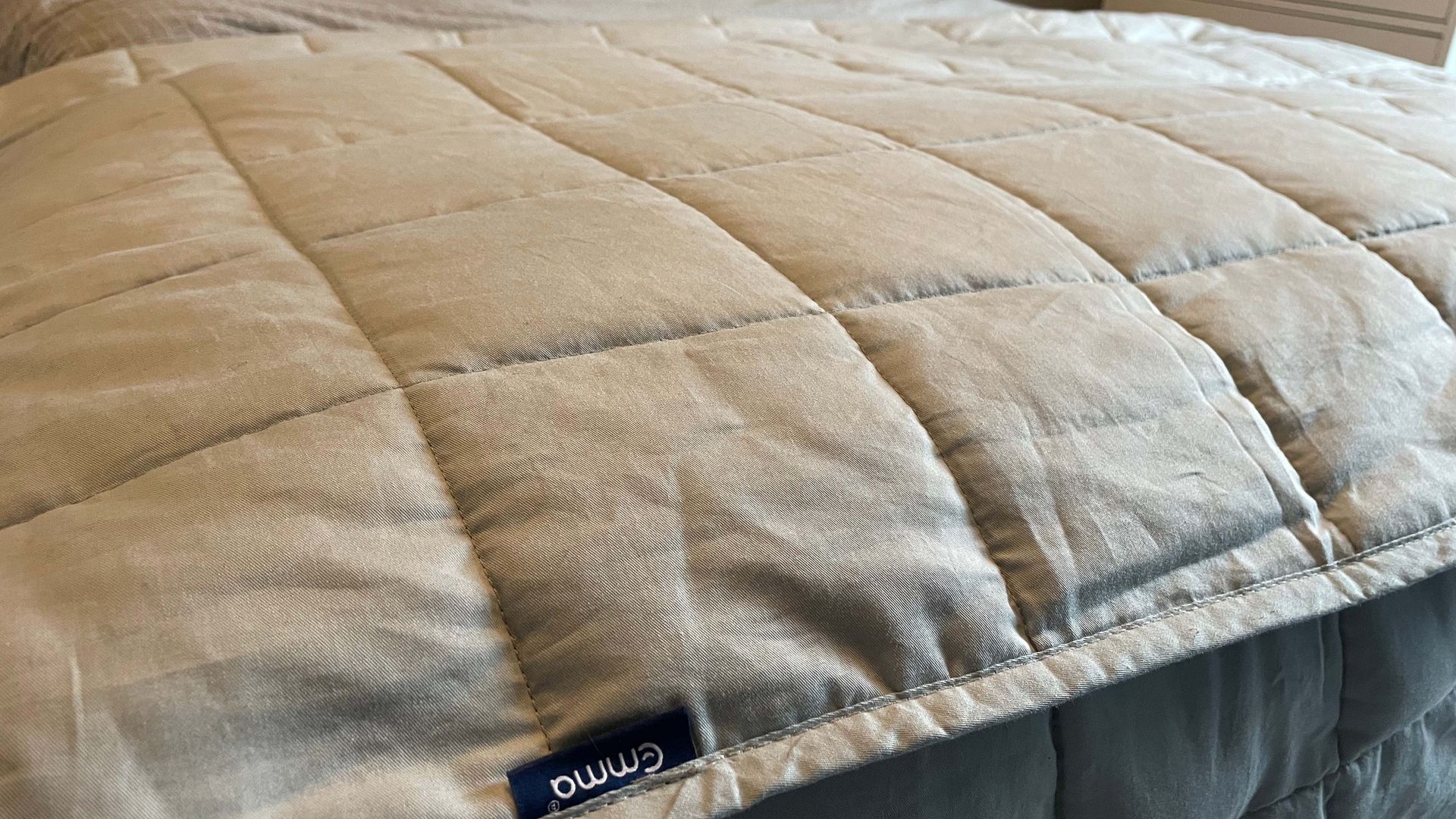 Emma Hug Weighted Blanket review cosiness that lives up to its name T3