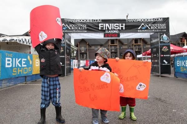 Enthusiastic locals support riders on stage 5 of the TransRockies