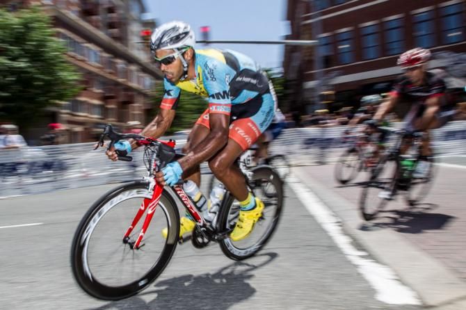Frank Travieso (Smartstop-Mountain Khakis) moves to the front of the field.