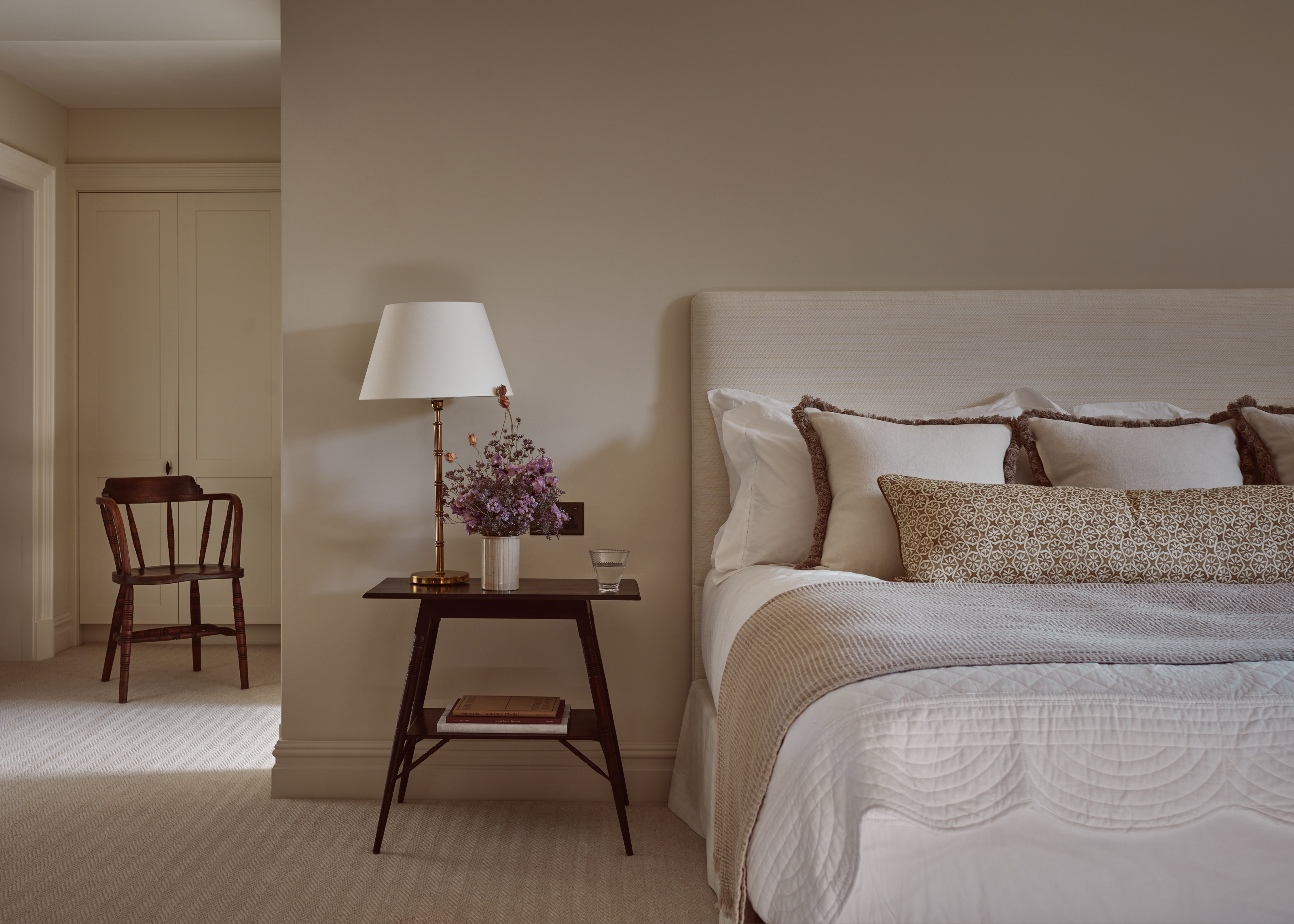 A Feng Shui Expert Explains How to Arrange a Bedroom That Is