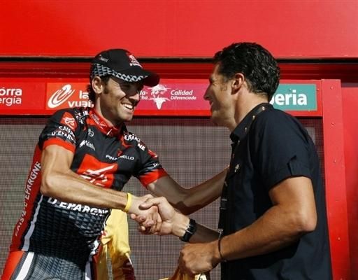 Miguel Indurain congratulates Valverde