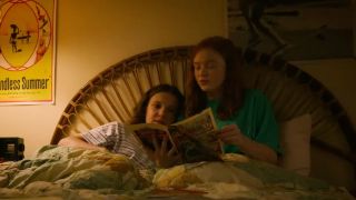 Max and El sharing a bed at their sleepover in Season 3 of ST