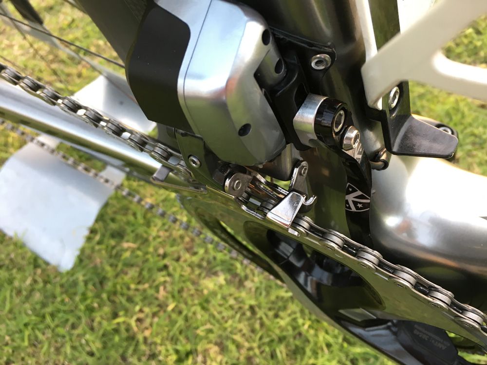 The front derailleur chain catcher