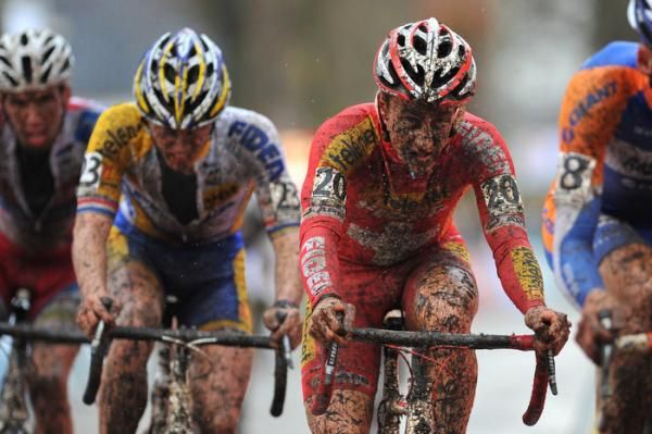 Arnaud Grand, covered in mud
