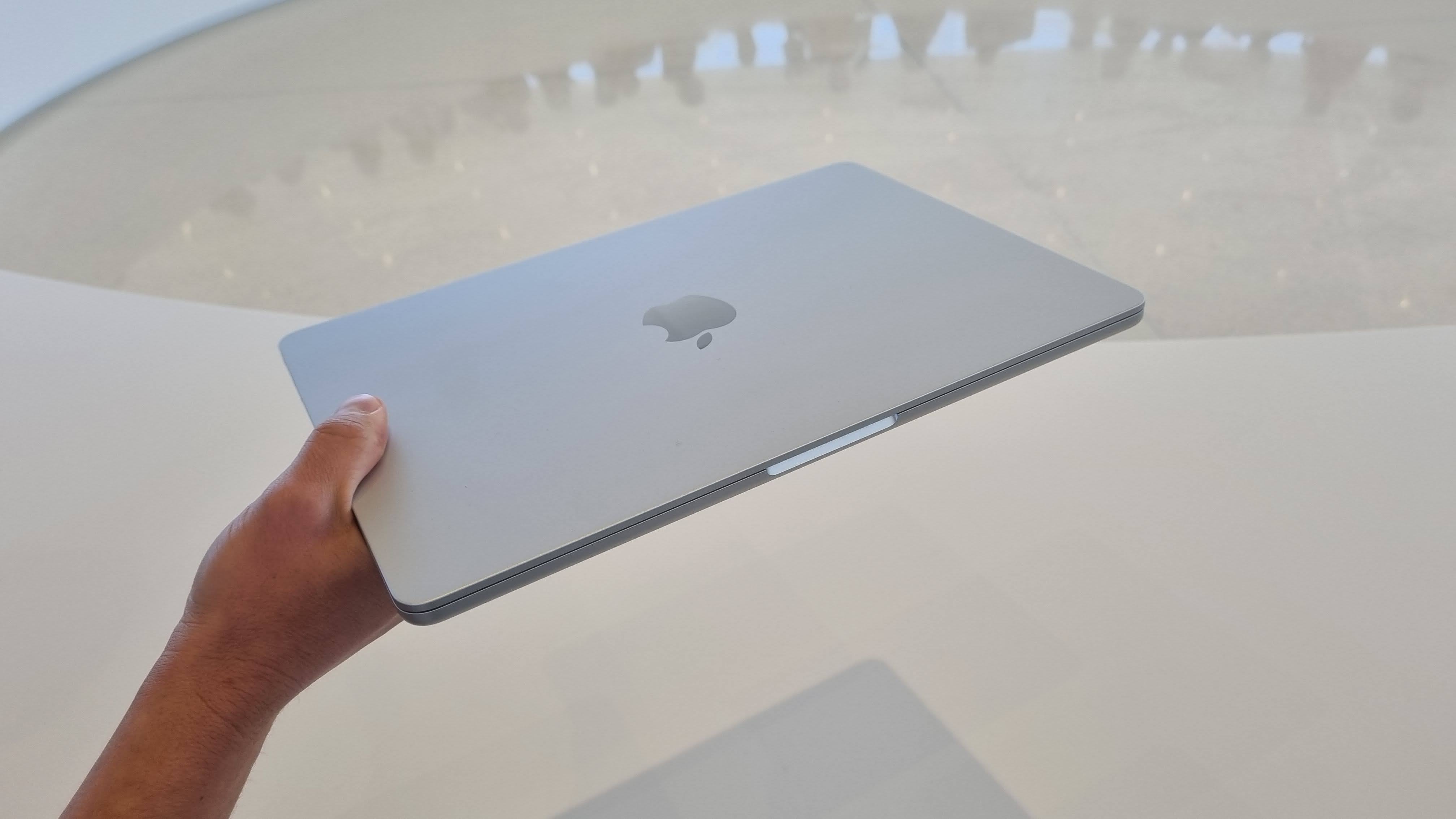 MacBook Air (M2, 2022) em Apple Park, Cupertino