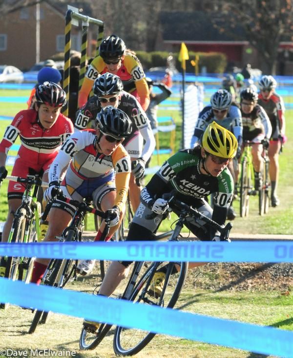 Mary McConneloug (Kenda-Seven-NoTubes) leading a huge group on lap one