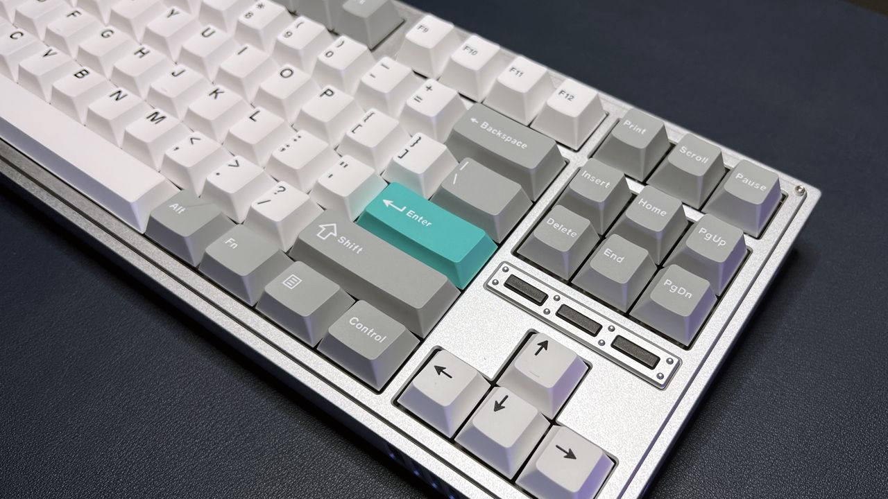 close-up of arrow keys and navigation cluster on Lemokey L3 keyboard