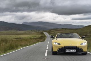 Side view,Aston Martin Vantage Roadster in Yellow Tang