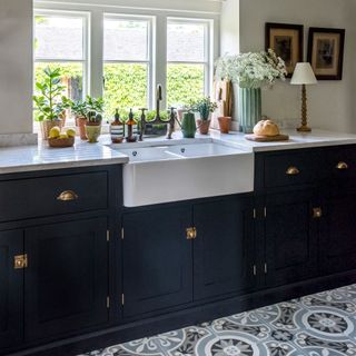 kitchen area with ceramic worktop with black kitchen cabinet