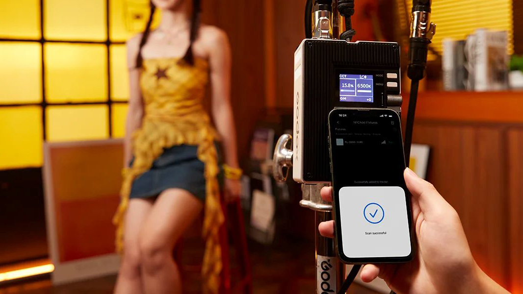 The Godox LiteWafer UP150R LED panel