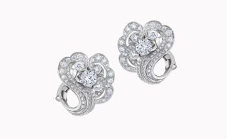 The curving, swirling forms of these white gold and 4.7 carat diamond Sirocco earrings have a relief effect rooted in classic jewellery but with a freer expression