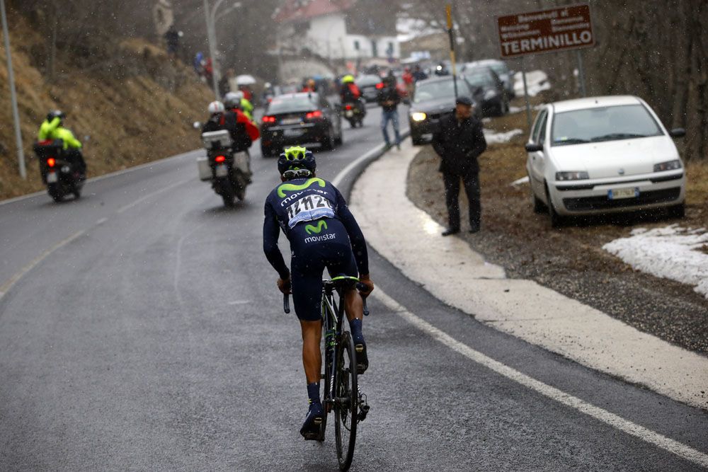 Nairo QUintana tracks down the escapees