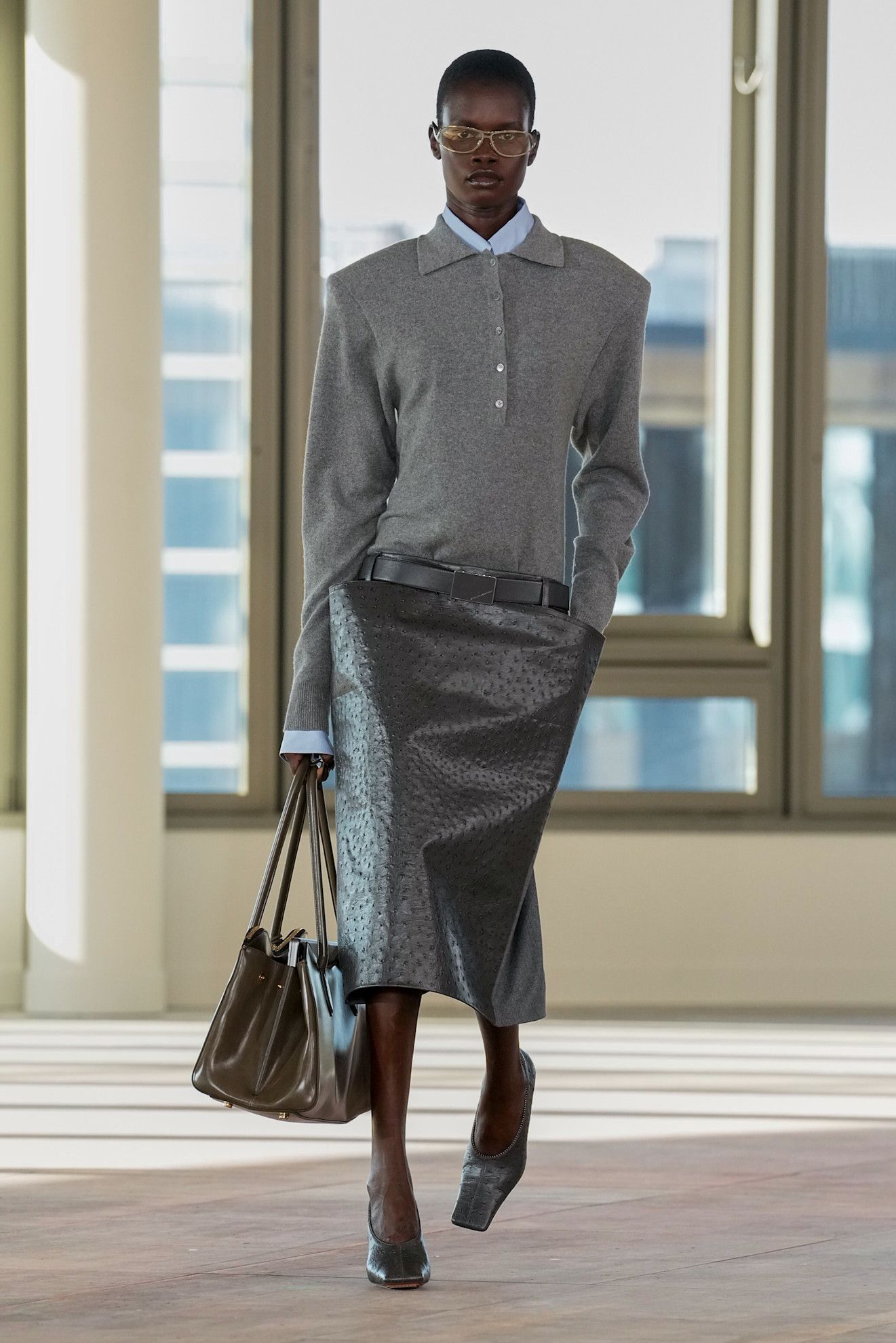 WINTER 2025 SKIRT TRENDS: LEATHER SKIRTS AT STELLA MCCARTNEY