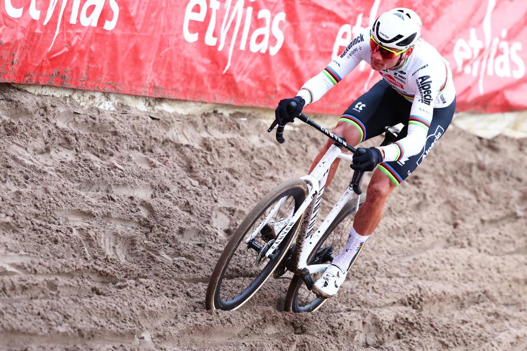 Zonhoven 2024: Mathieu van der Poel en route to victory