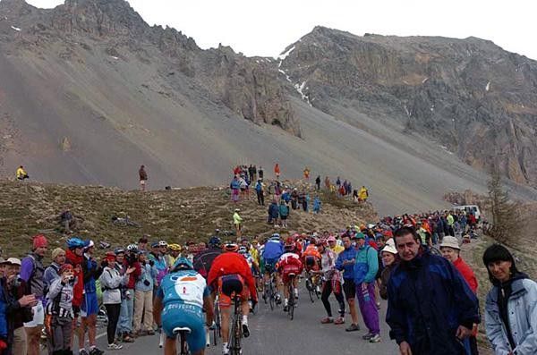 Fans wait for the race.