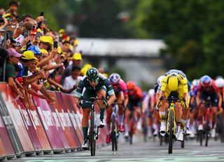 Lorena Wiebes and Marianne Vos battle it out for stage 4 of the Tour de France Femmes 2025.