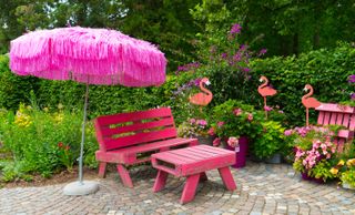 pallet furniture ideas: pink tropical garden