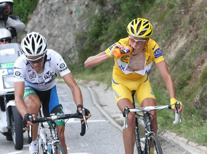 Alberto Contador and Michael Rasmussen on the Port de Pailh&egrave;res in the 2007 Tour de France