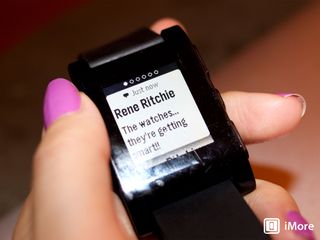 Pebble smartwatch gets updated, adds full iOS 7 Notification Center support