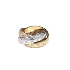 Jewellery, Ring, Amber, Fashion accessory, Natural material, Metal, Pre-engagement ring, Macro photography, Diamond, Beige, 