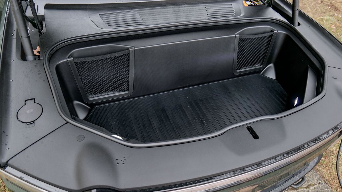 2025 Rivian R1T Tri.